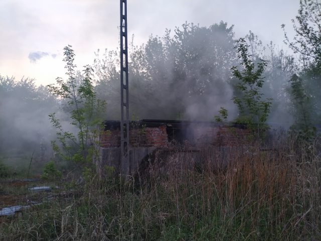 Pożar w Kalinówce pod Lublinem. Na miejscu pracują strażacy (zdjęcia)