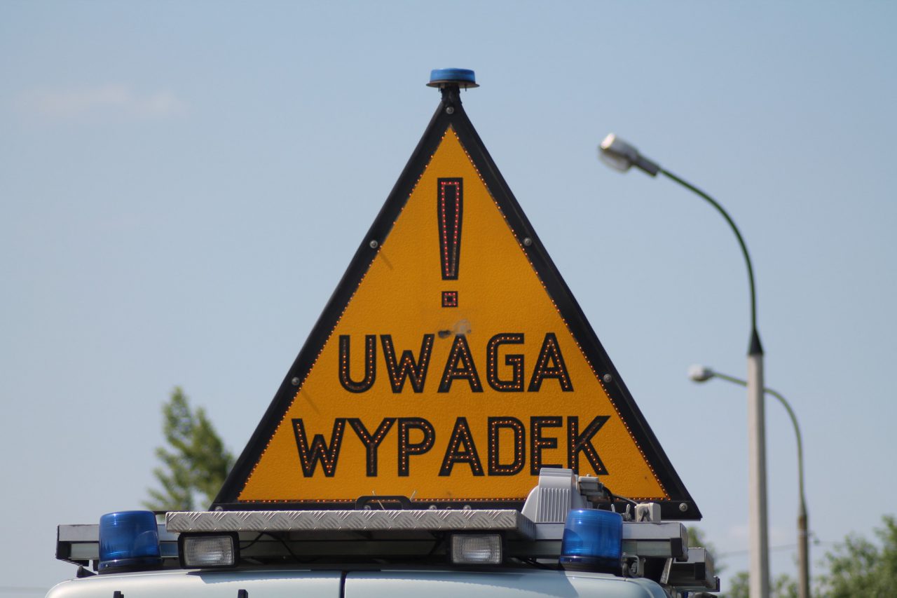 Zderzenie pojazdu dostawczego z ciężarówką na obwodnicy Lublina. Jeden pas zablokowany