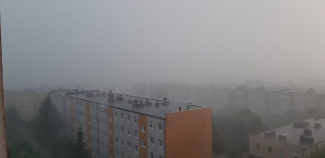 Burza na Lubelszczyźnie. Zerwane dachy, połamane drzewa, pożary i szkody w rolnictwie (zdjęcia, wideo)