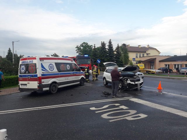 Zderzenie samochodu osobowego z ciężarowym na trasie Lublin – Kraśnik (zdjęcia)