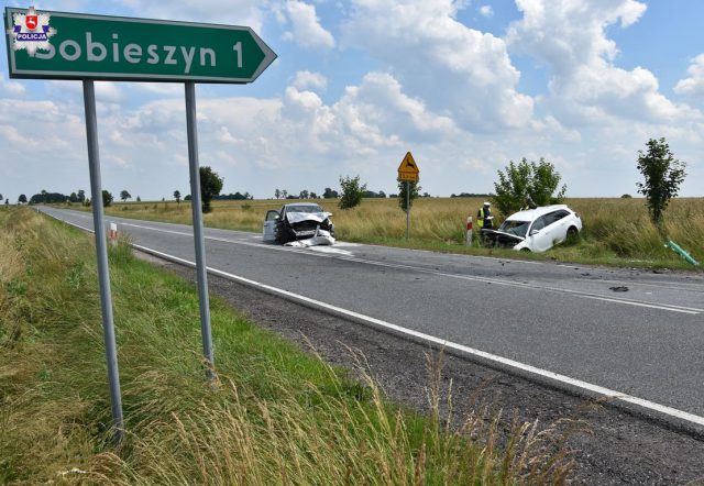 Skręcał w lewo, nie ustąpił pierwszeństwa przejazdu. Sześć osób zostało rannych (zdjęcia)