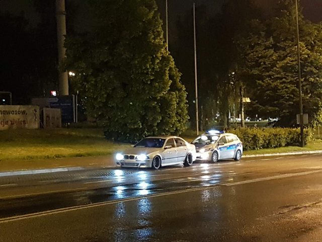 Nocna akcja policji. Funkcjonariusze zwracali uwagę na prędkość i stan techniczny pojazdów (zdjęcia)