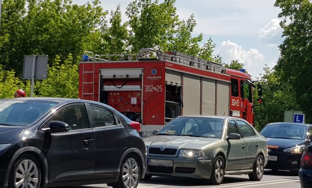 Pożar seata na ul. Zemborzyckiej, interweniowała straż pożarna (zdjęcia)