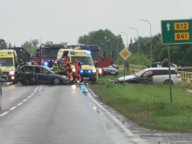 Wypadek na trasie Chełm – Włodawa. Droga wojewódzka zablokowana, są poszkodowani (zdjęcia)