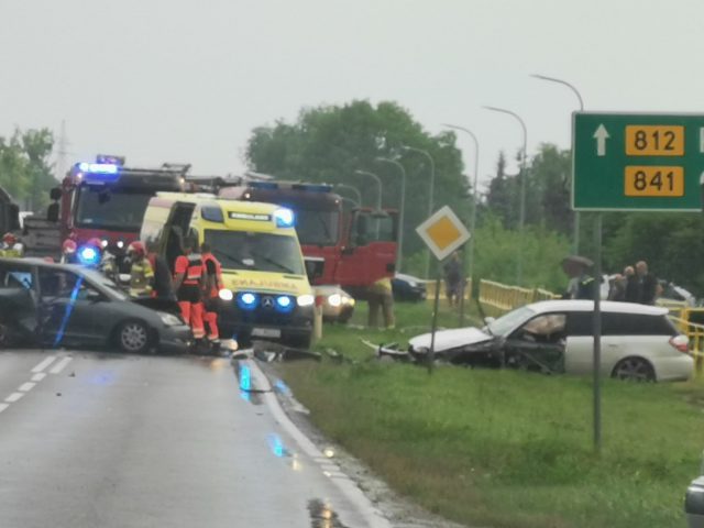 Wypadek na trasie Chełm – Włodawa. Droga wojewódzka zablokowana, są poszkodowani (zdjęcia)
