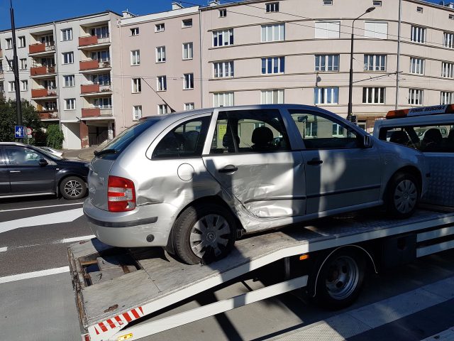 Zderzenie dwóch pojazdów na rondzie w Lublinie. Sprawca kolizji nietrzeźwy (zdjęcia)