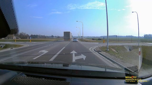 Wyczyny kierowców na drodze wojewódzkiej nr 747 oraz drogach Opola Lubelskiego (zdjęcia)