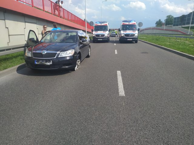 Zderzenie trzech aut na wyjeździe z Lublina w kierunku Warszawy. Cztery osoby w szpitalu (zdjęcia)