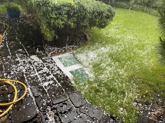Świdnik „pod wodą”. Intensywne opady deszczu i gradu dały się we znaki mieszkańcom (wideo, zdjęcia)