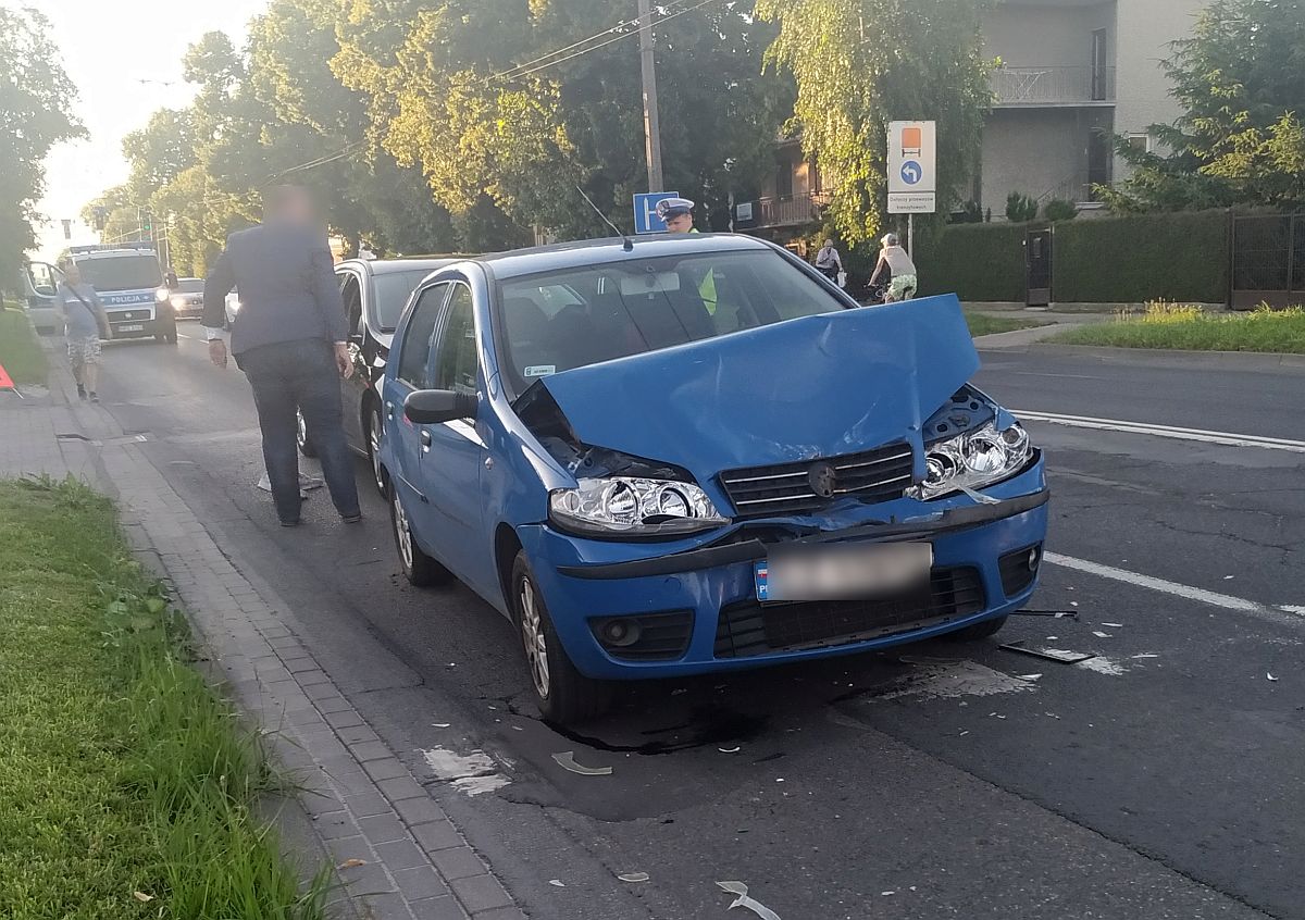 Zderzenie hummera, fiata i volvo. Jeden z kierowców