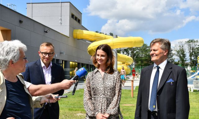 Kompleks basenów w Świdniku już otwarty. Park Avia odwiedziła dzisiaj minister sportu (zdjęcia)
