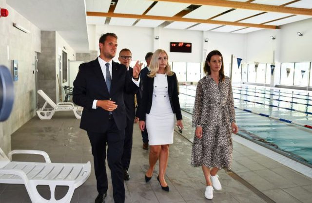 Kompleks basenów w Świdniku już otwarty. Park Avia odwiedziła dzisiaj minister sportu (zdjęcia)