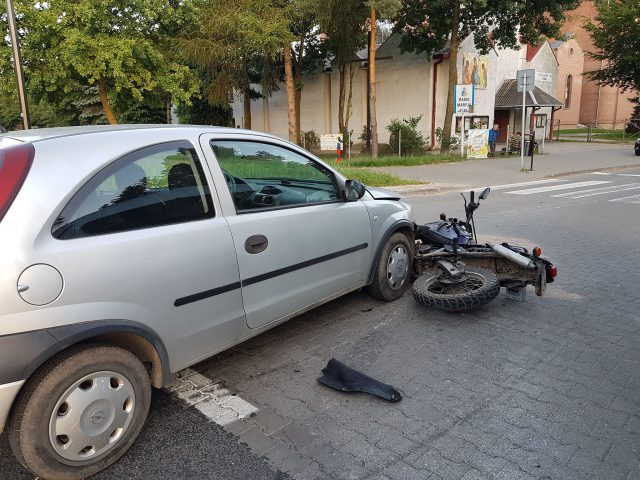 Zderzenie motocykla z oplem na ul. Nałęczowskiej. Dwie osoby w szpitalu (zdjęcia)