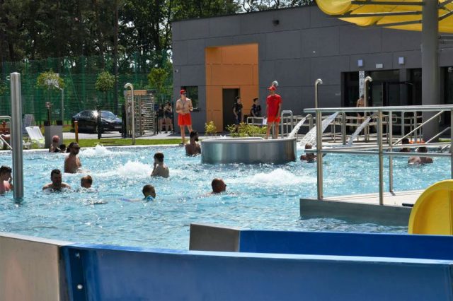 Kompleks basenów w Świdniku już otwarty. Park Avia odwiedziła dzisiaj minister sportu (zdjęcia)