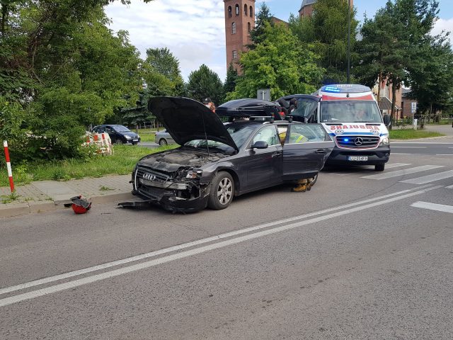 Nie ustąpiła pierwszeństwa przejazdu, zderzyły się cztery pojazdy (zdjęcia)