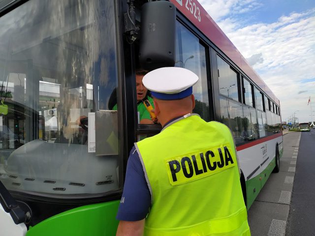 Po wypadkach w Warszawie, lubelscy policjanci prowadzą kontrole autobusów komunikacji miejskiej (zdjęcia)