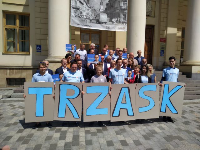 Poparcie dla Rafała Trzaskowskiego przed lubelskim ratuszem. „Albo samorząd dla obywateli, albo władza przywieziona w teczce” (zdjęcia)
