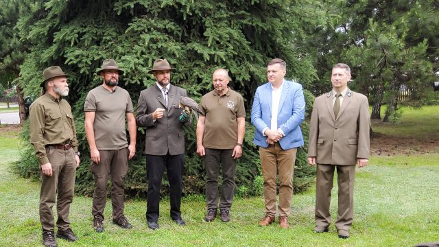 Kolejne sokoły wędrowne zamieszkały w naszym regionie. Ich dom umieszczono na wieży przeciwpożarowej (zdjęcia)