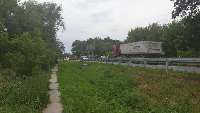Wypadek na trasie Lublin – Łęczna. Droga jest całkowicie zablokowana (zdjęcia)