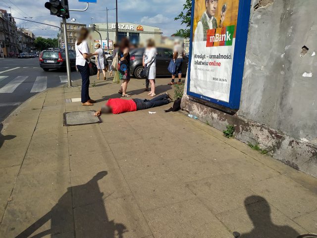 Brutalne pobicie w centrum Lublina. Nieprzytomny mężczyzna trafił do szpitala (zdjęcia)