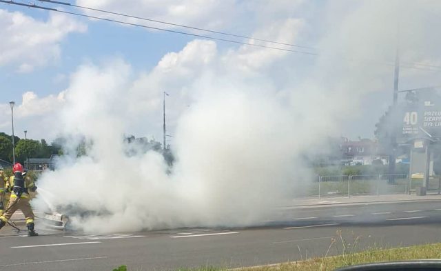 Pożar samochodu w Lublinie. W trakcie jazdy citroen stanął w płomieniach (zdjęcia)