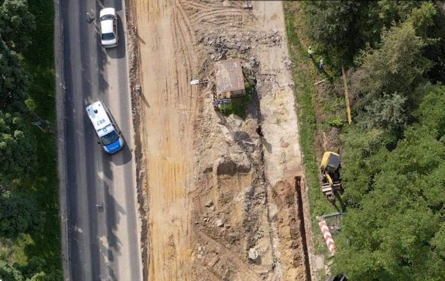 Kolejny niewybuch na Al. Racławickich. Na miejscu pracują policjanci (zdjęcia)