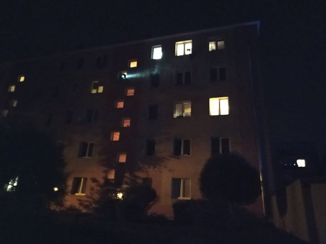 Po pijanemu postanowił ugotować jajka. Przyjechali strażacy, ratownicy medyczni i policjanci (zdjęcia)