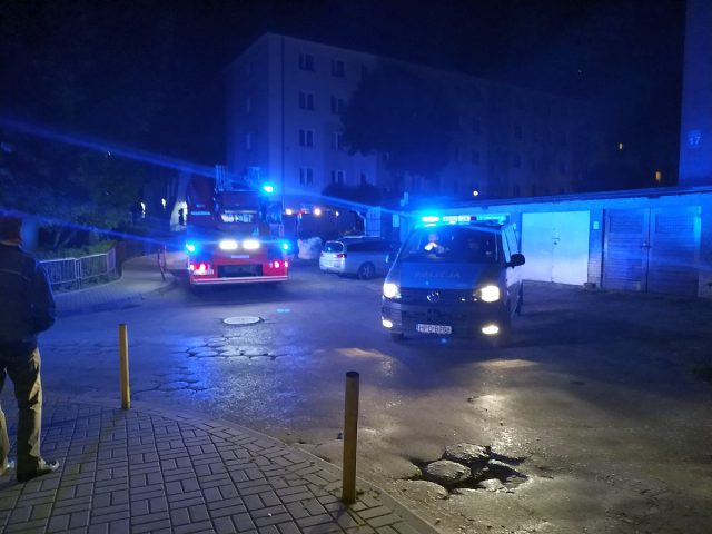 Po pijanemu postanowił ugotować jajka. Przyjechali strażacy, ratownicy medyczni i policjanci (zdjęcia)