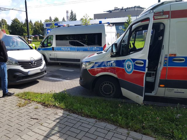 Jedna osoba poszkodowana w zderzeniu dwóch pojazdów dostawczych na ul. Diamentowej (zdjęcia)