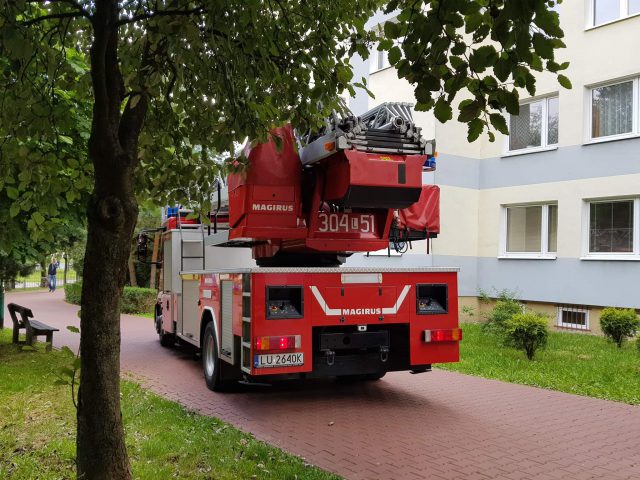 W bloku na Czechowie interweniowali strażacy (zdjęcia)