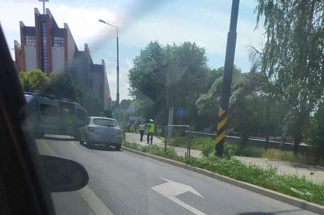 Groźny wypadek na ul. Romera. Rowerzystka trafiła do szpitala (zdjęcia)