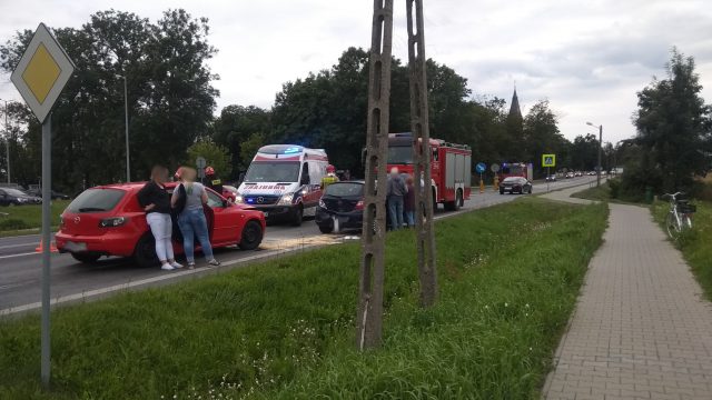 Duże utrudnienia w ruchu po zderzeniu dwóch pojazdów na trasie Lubartów – Lublin (zdjęcia)