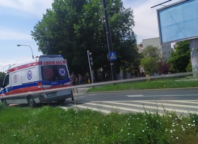 Groźny wypadek na ul. Romera. Rowerzystka trafiła do szpitala (zdjęcia)