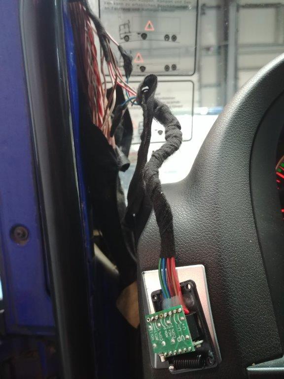 W rumuńskim pojeździe przewożącym meble zainstalowany był wyłącznik tachografu (zdjęcia)