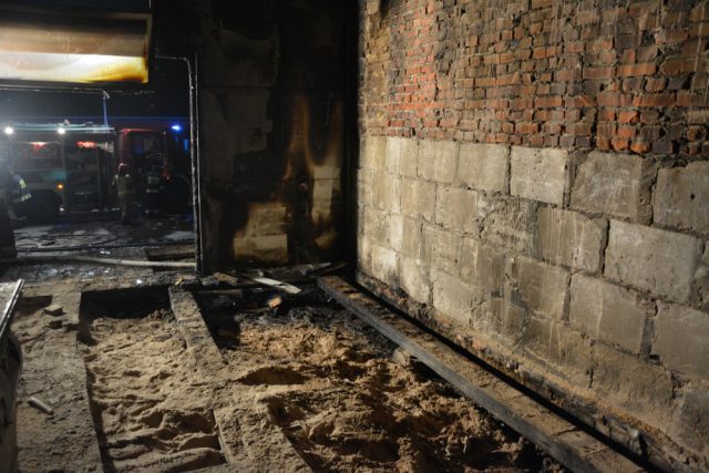 Około 50 tys. złotych strat po pożarze zakładu stolarsko-meblarskiego (zdjęcia)