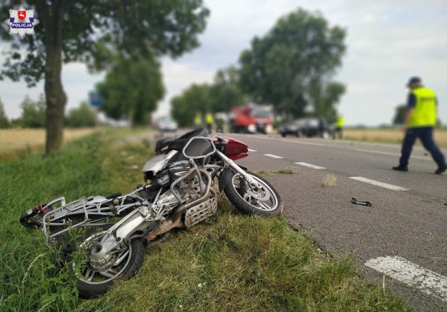 Zderzenie motocykla z pojazdem osobowym na drodze krajowej nr 17. Duże utrudnienia w ruchu na trasie Piaski – Krasnystaw