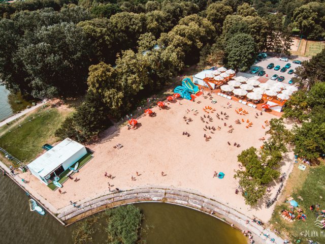 Smaczna hiszpańska kuchnia, windsurfing, imprezy sportowe i tysiąc ton piasku. To wszystko w Playa Marina nad Zalewem Zemborzyckim (zdjęcia)