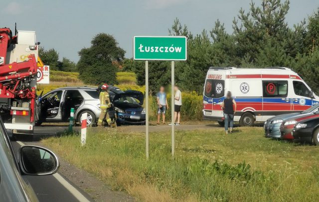 Wypadek na trasie Lublin – Łęczna. Zderzyły się dwa auta, są utrudnienia w ruchu (zdjęcia)