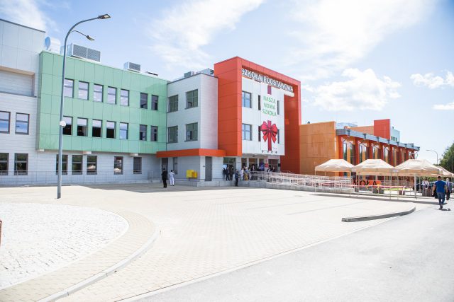 W Lublinie otworzyli jedną z najnowocześniejszych szkół w Polsce. Od jutra naukę rozpocznie w niej 700 dzieci