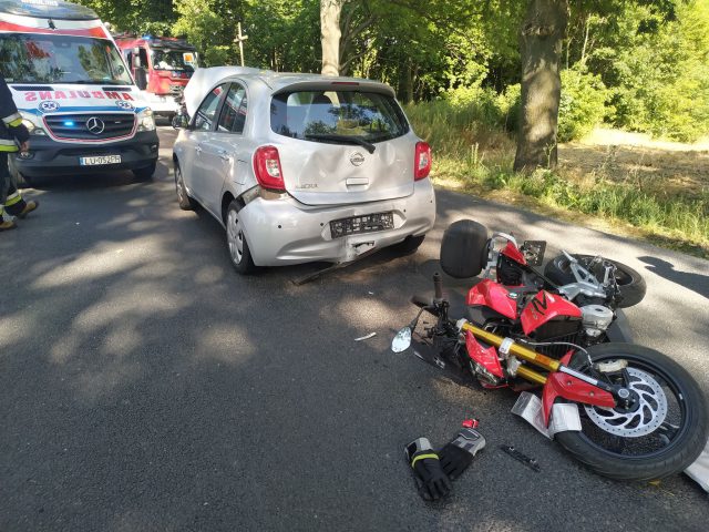 Zderzenie motocyklisty z nissanem na wjeździe do Lublina. Mężczyzna został ranny (zdjęcia)
