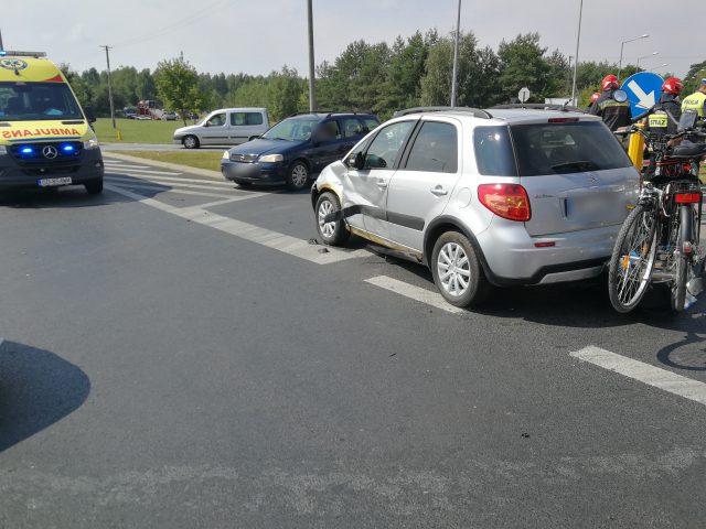 Zderzenie pojazdów na obwodnicy Lubartowa. Utrudnienia w ruchu na drodze krajowej nr 19 (zdjęcia)