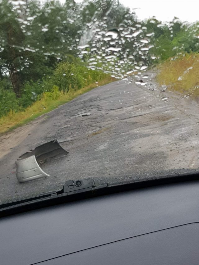 Zablokowana po wypadku droga wojewódzka pomiędzy Włodawą a Okuninką (zdjęcia)