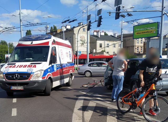 Duże utrudnienia w ruchu na placu Bychawskim po potrąceniu rowerzysty (zdjęcia)