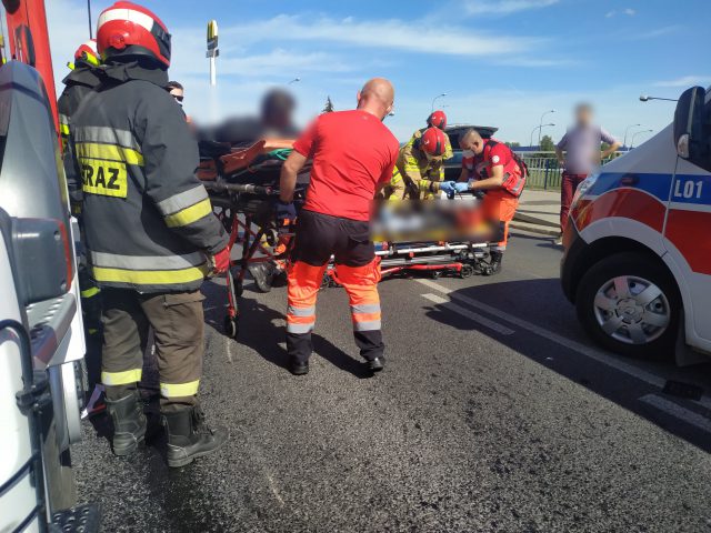 Trzy osoby poszkodowane w wypadku na rondzie przy Makro. Występują duże utrudnienia w ruchu (zdjęcia)