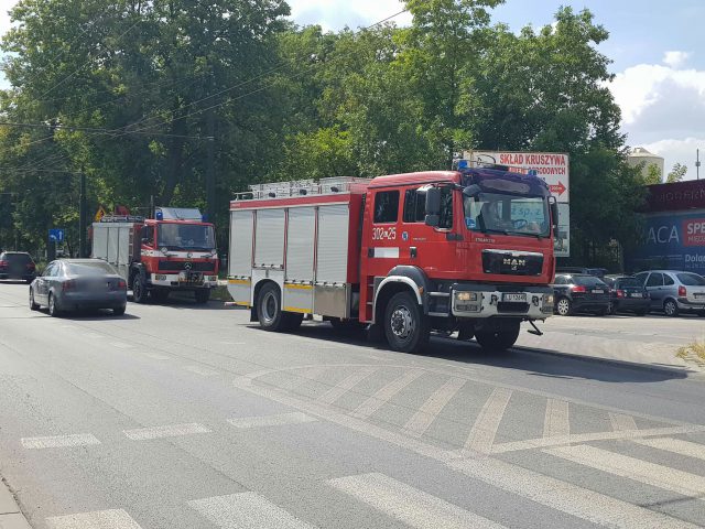 Potrącenie rowerzysty na ul. Zemborzyckiej. Mężczyzna trafił do szpitala (zdjęcia)