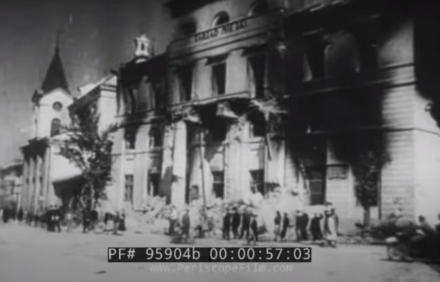 Zbombardowane budynki i czołgi na Krakowskim Przedmieściu. Tak wyglądał Lublin latem 1944 roku (wideo)