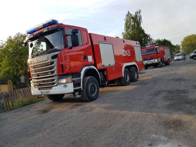 Pożar domu w Lublinie, dwie osoby poszkodowane. Dym widać było z wielu kilometrów (wideo, zdjęcia)
