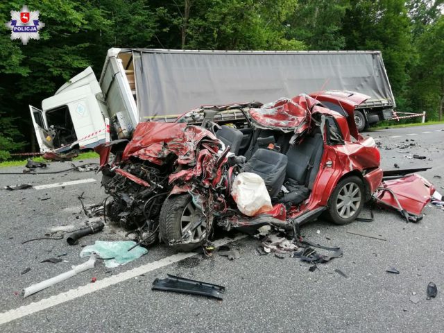Tragiczny piątek na drogach powiatu bialskiego. Nie żyją dwie osoby (zdjęcia)