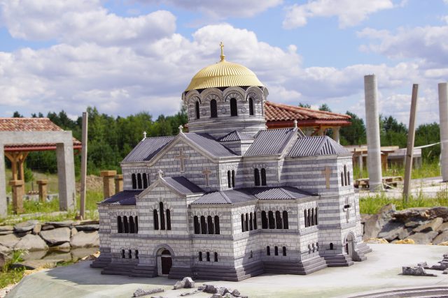 Park Miniatur Kresowych na Roztoczu. Ciekawe miejsce dla dzieci i dorosłych (zdjęcia)
