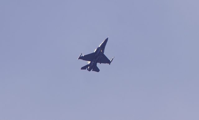 W czwartek nad Lublinem było głośno. Za sprawą samolotu F-16 (zdjęcia)